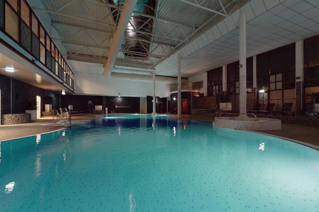 Village Hotel Nottingham Бийстън Екстериор снимка