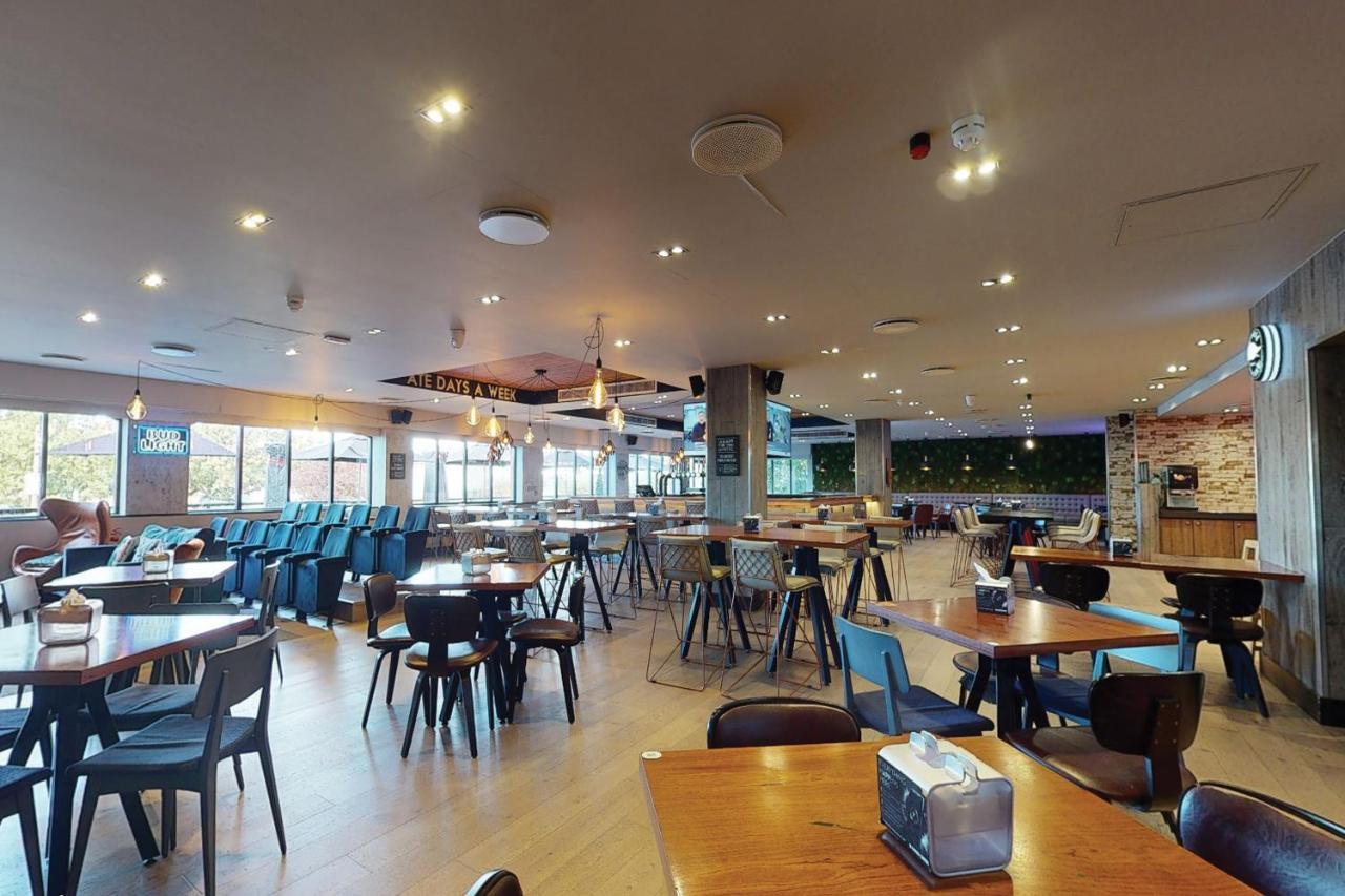 Village Hotel Nottingham Бийстън Екстериор снимка