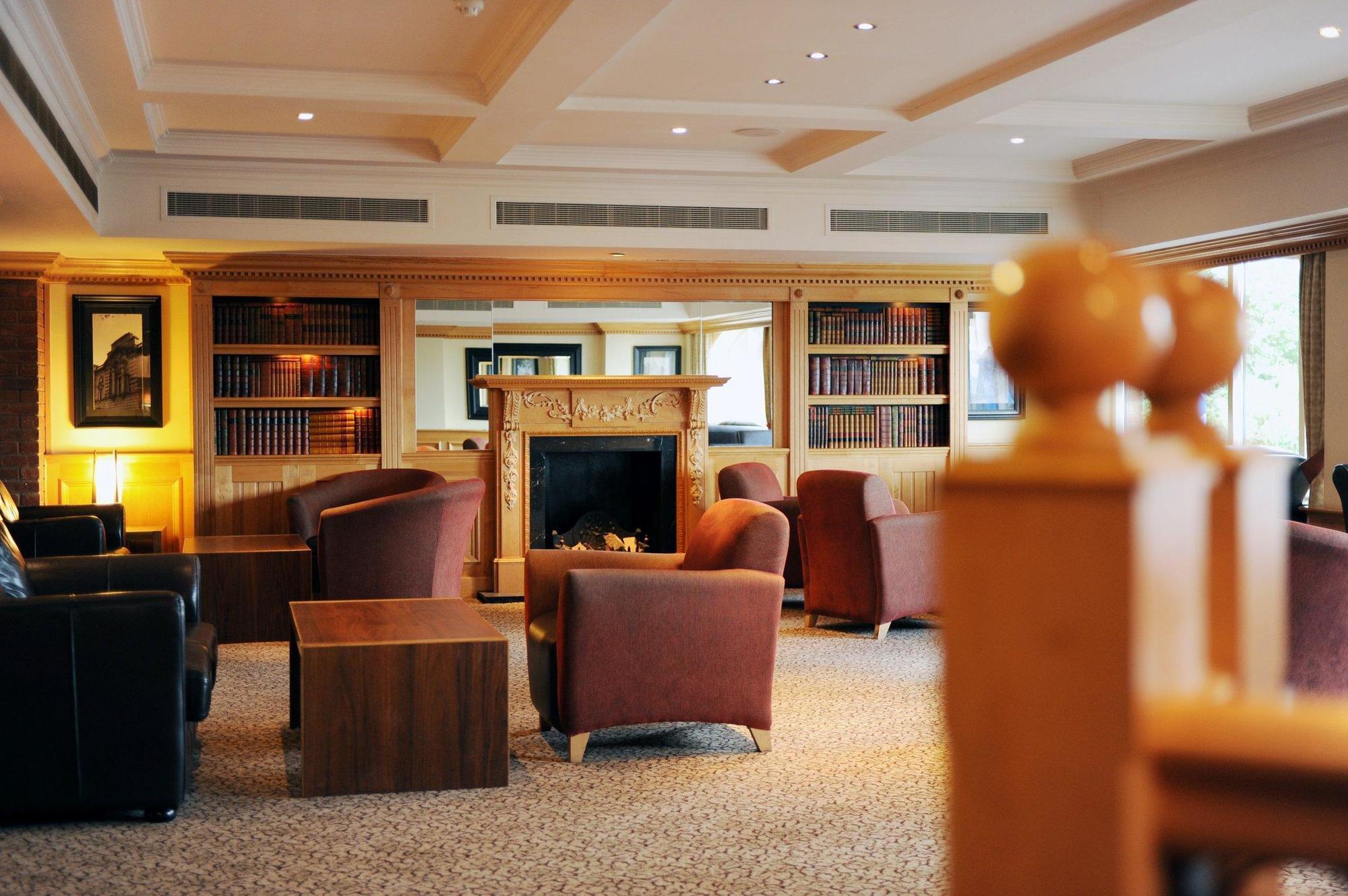 Village Hotel Nottingham Бийстън Екстериор снимка